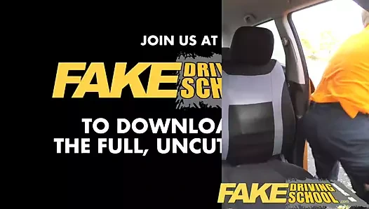 Sahte sürüş okulu güzel siyah kız eğitmen tarafından baştan