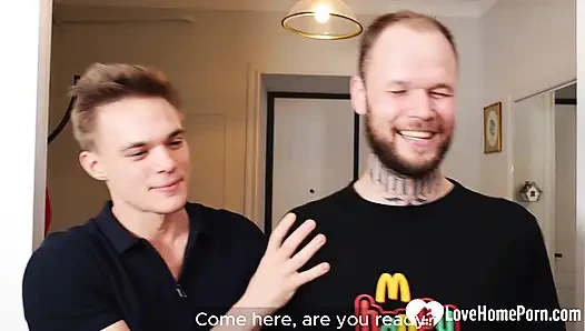 En iyi arkadaşım beni yaramaz bir hatunla şaşırttı