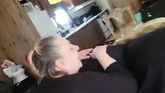 Sürtük karımı sikiyorum ve sonra emiyor