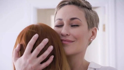 Familystrokes - büyük götlü büyük memeli üvey anne genç üvey kızına ve siyah üvey oğluna seks dersi veriyor