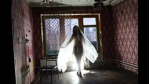 Terk edilmiş evde hayalet