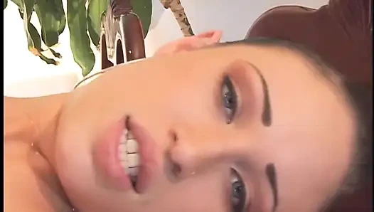 Güzel 18 Yaşındaki Esmer Masada Becerdin Alır