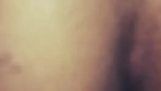 Tüm penisle yaramaz hizmetçinin poposuna giriyor