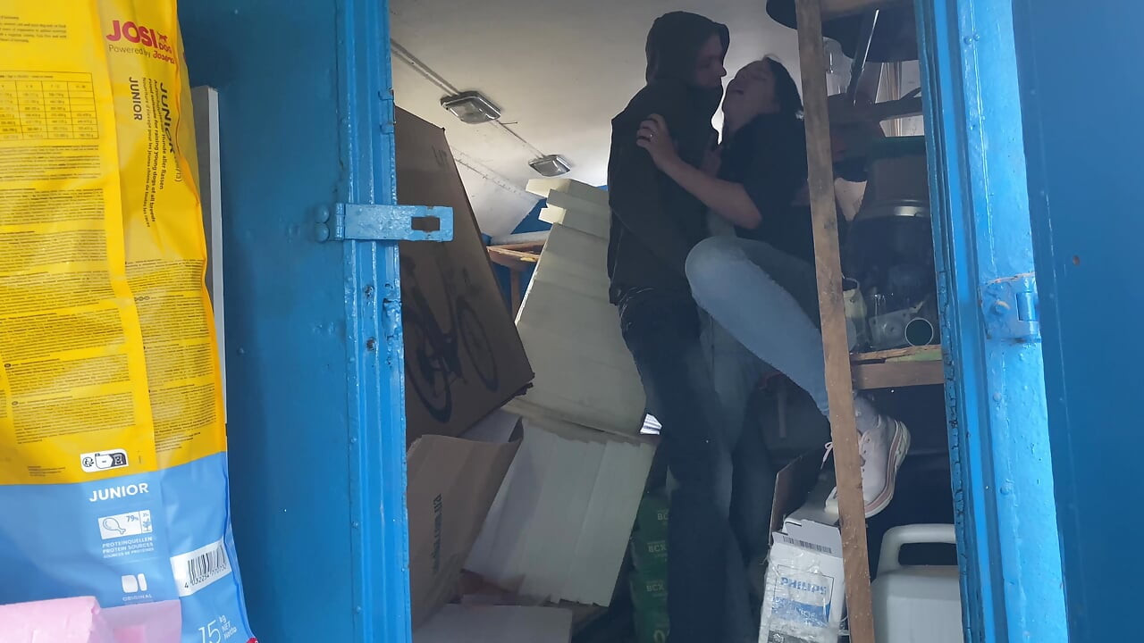 A warehouse worker fucked the manager hard right there on the boxes and put her in her place
