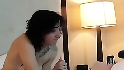 Süper seksi minyon dövmeli genç kız yarak emiyor - derleme 2