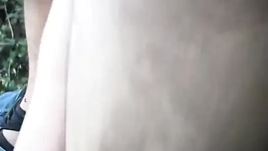 İtalyan amatör esmer kırsalda iki yarakla sikişiyor