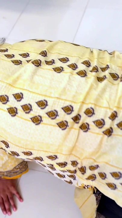 Ateşli anne odasını temizlerken üvey oğlunun yatağının altında kaldı!