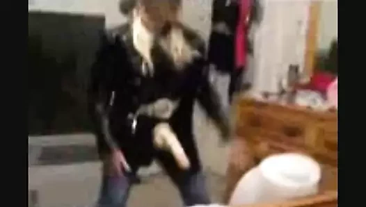 sünger bob vs dj hitler ( strapon versiyonu)