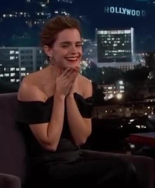 Emma watson gülüyor
