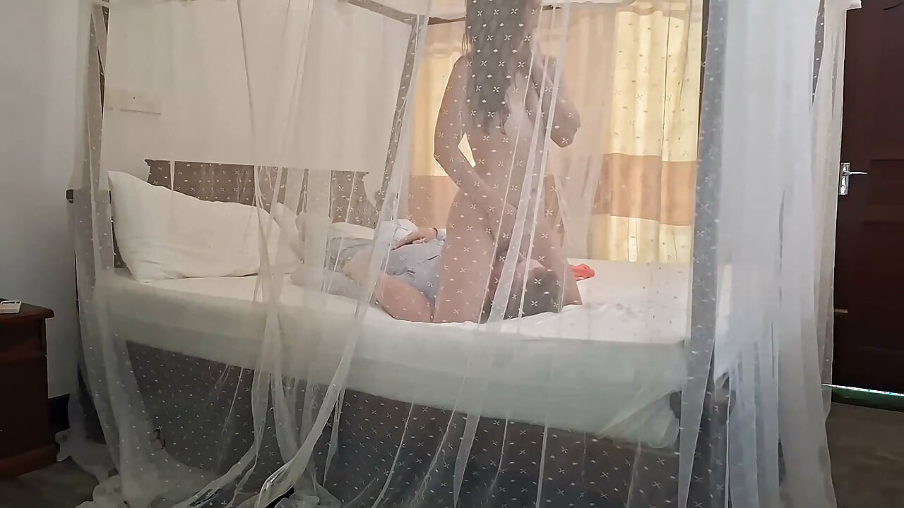 En iyi yüze oturan otel çalışanı, turist amcık yalıyor