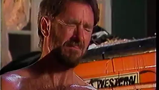 Zenci ve beyaz orta yaşlı seksi kadınların içeride ve açık havada sikiştiği klasik derleme 1'e 1 ve bir - üçlü seks