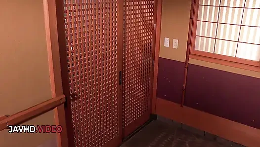 Сногсшибательный минет Reina Takayama приводит к интенсивному хардкорной экшену и сливочному окончанию