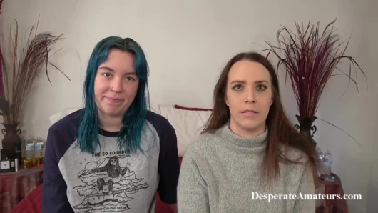 Çaresiz amatörler Olivia ve Alisha sıkı amcıklarını Jesses'in büyük sert yarağıyla siktiriyor