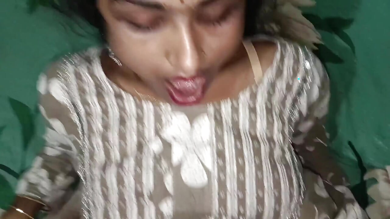 Üvey kız kardeşimin odasına gece geç saatlerde ziyaret tam gece tutkulu seks