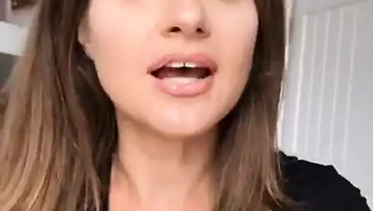 Kezia Noble’s cleavage