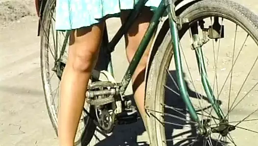 Sarışın Alman kız yüzüne sıcak döl alıyor