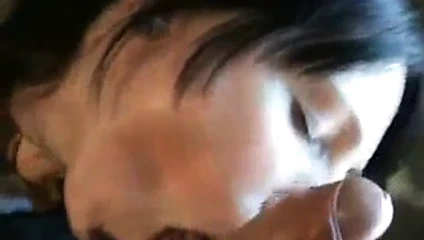 Kahrolası bir esmer milf ve veren ona bir yüz