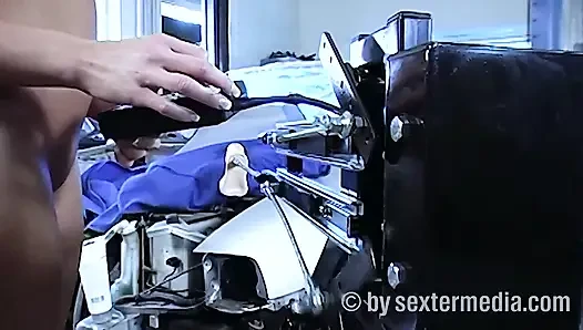 Çıplak, bağlanmış ve sert sevişmiştim