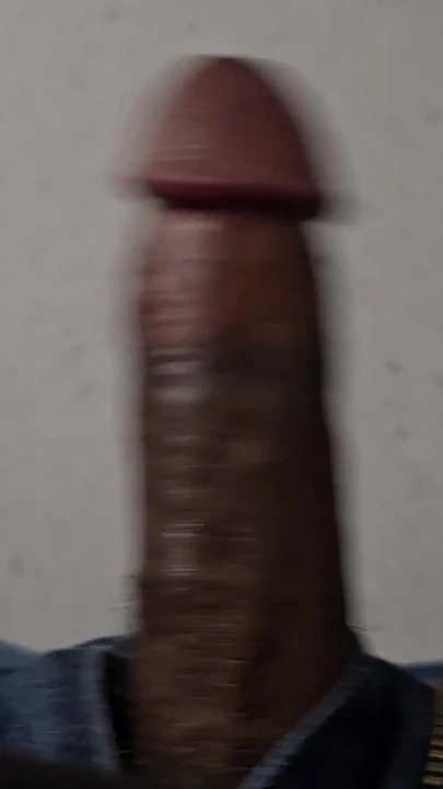 Завораживающий момент из "Камшот большого черного члена в проходе 2"