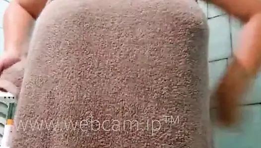 Büyük memeler milf kız banyo video