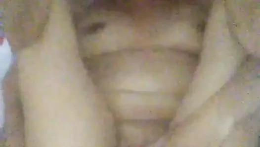 Göt deliğime ısınma sikişi yapıyorum.