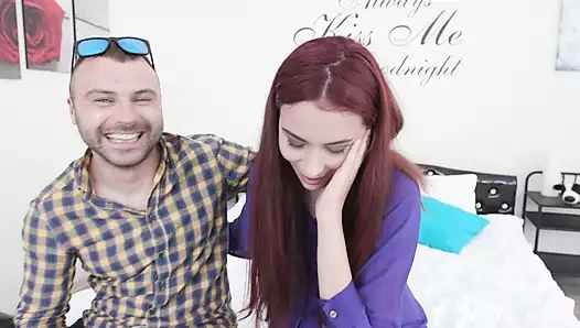 Kocası Scyley Jam'in bir yabancı tarafından götten sikilmesini izlemeyi seviyor