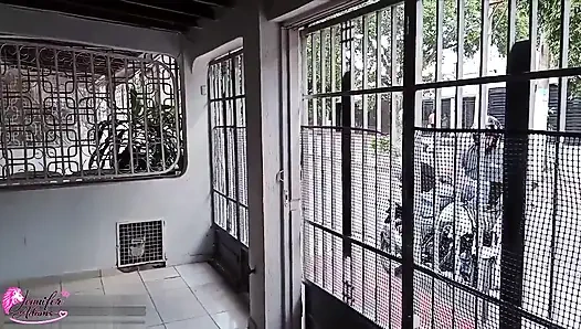 Çok azgınım bu yüzden domikiliary'nin avantajından yararlanıyorum ve ona hizmetleri için seks için ödeme yapacağımı ve sonunda döllenmeyle sonuçlayacağımı söylüyorum - İngilizce porno