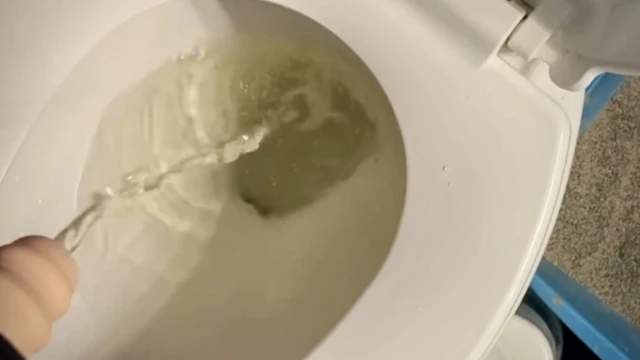 Trans adam stp cihazı ile uzun dağınık yüksek çiş alır