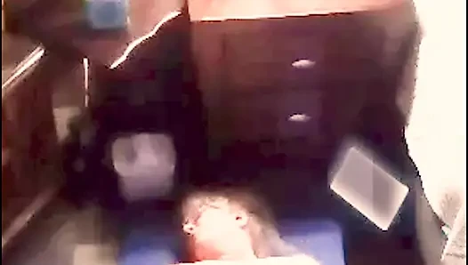 Ateşli iri güzel kadın her gün sabah çıplak yoga yapıyor!