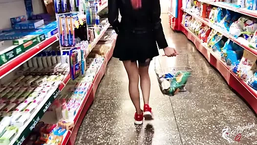 Minx emmek büyük çük yabancı ve sert köpek seks - memelere boşalmak