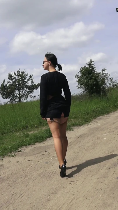 Золотой дождь на дороге