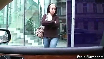 Cindy dolar oral seks içinde araba