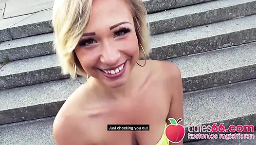 Ateşli sarışın yıldızı Gabi Gold ile halka açık seks