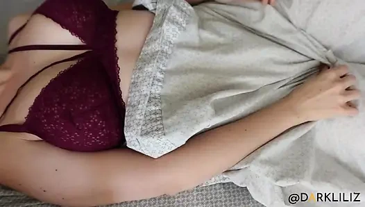 Diosa milf se masturba hasta que se corre