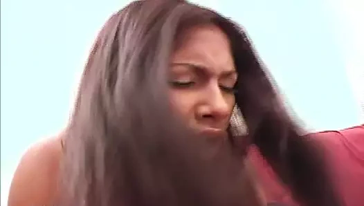 Asyalı zenci kadın tıraşlı amcığını sert siktiriyor ve döl yutuyor bakış açısı tarzı