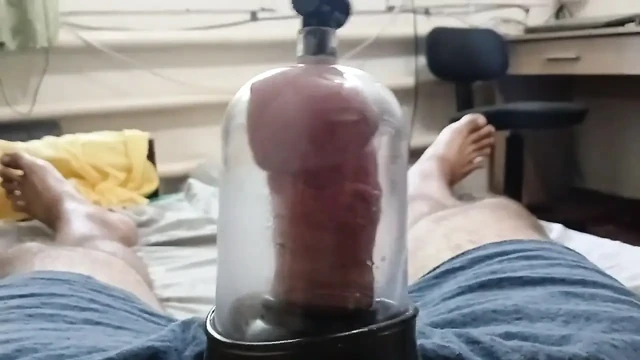 Penis gösterişli bir şekilde oynamak istiyor