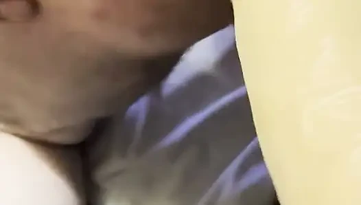 Karım beni büyük dildoyla sikiyor