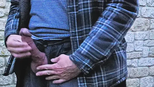 Büyük sünnetsiz yarak yine komşular için mastürbasyon yapıyor ve boşalıyor - rockardglans