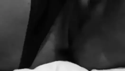 Cette cochonne Antillaise se caresse la chatte