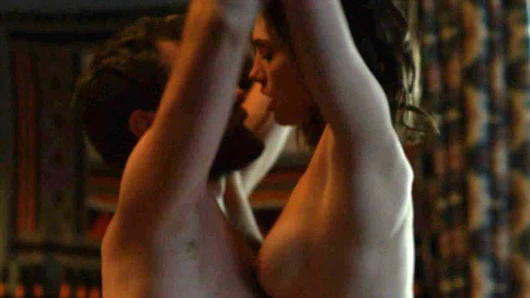 Phoebe tonkin seks sahnesinden the ilişki on scandalplanetcom