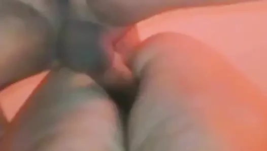 Ateşli, ele geçirilmiş bir melekti, sinemaya gitti ve günah işledi, bira içti ve yere tükürdü.