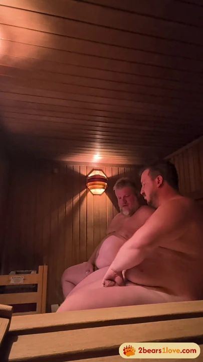 Buhardaki yabancılar arasındaki bakışlarla başladı...