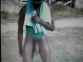 Огромный висячий висячий черный член