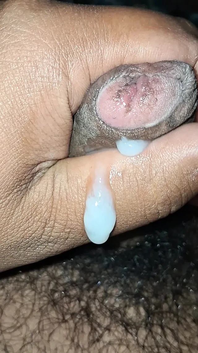 Hintli bakire kız ilk kez parmaklıyor