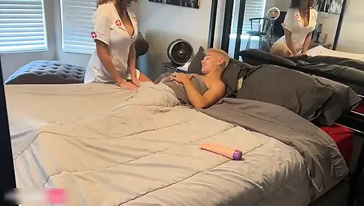 Yaramaz hemşire hastalandığında bir adamı nasıl daha iyi hissettirecek biliyor