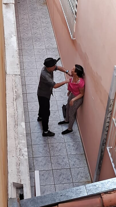 Derse girmeyen öğrencinin kıyafetlerini yok etmek.