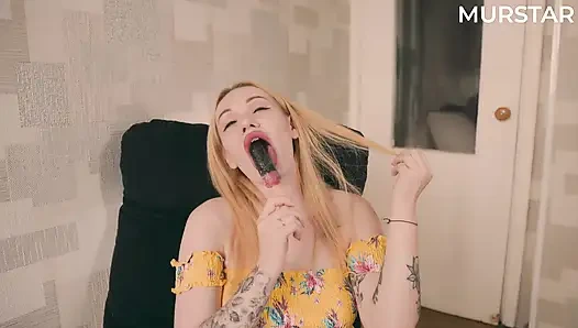 Üvey kız kardeşimi hayal ediyor, sorun değil mi? || Murstar