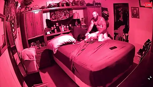 Måtte være stille, stemoren hans var i det andre rommet