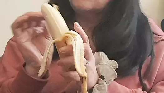 Üvey anne, sütünü fışkırtman için benimle mastürbasyon yap