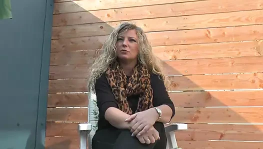 Seksi sürtüklerin sadece bir seks oyuncağına ve içinde uzun bir parmaklara ihtiyacı var - 1